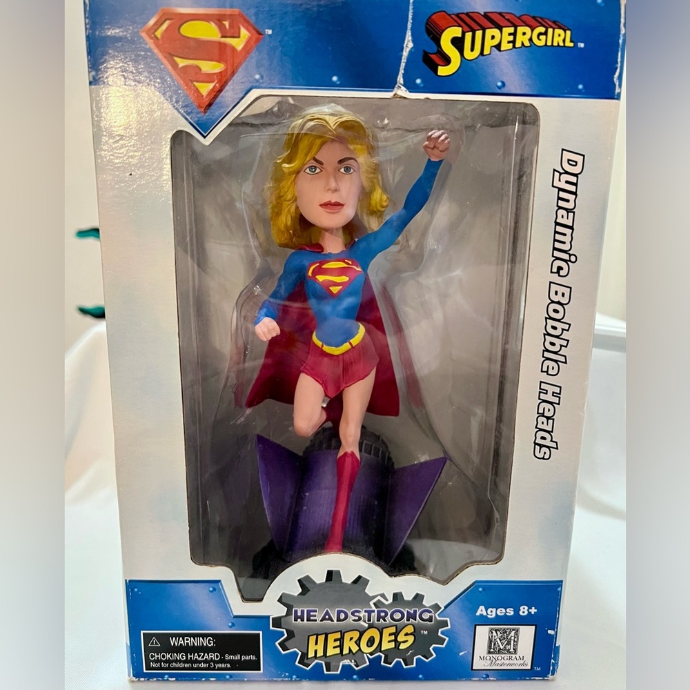 ** Clearance Discounted** Supergirl Dynamic Bobble Head